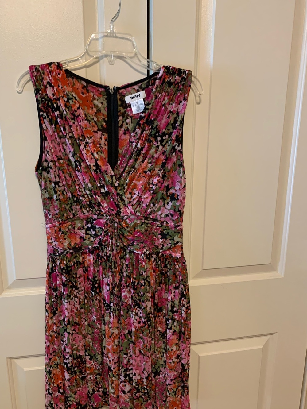 DKNY Women’s Sleeveless Floral Print Dress size 6 Lined Knee Length 33” Long NWT